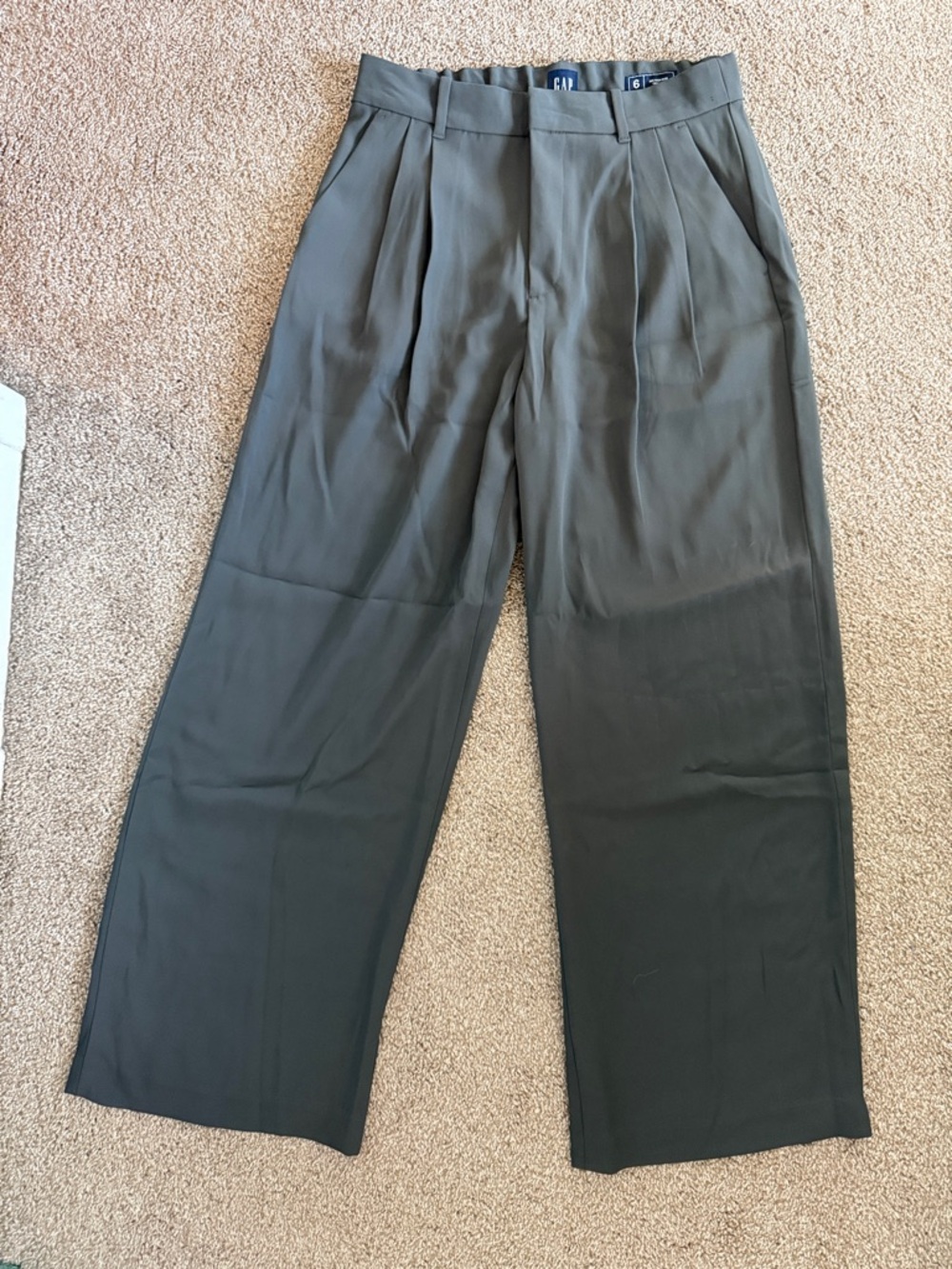 GAP Women’s Gray Wide-Leg Pleated Dress Pants